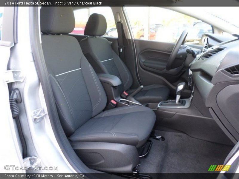 Ingot Silver / Charcoal Black 2014 Ford Fiesta SE Sedan
