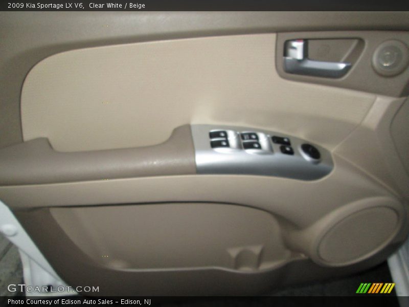 Clear White / Beige 2009 Kia Sportage LX V6