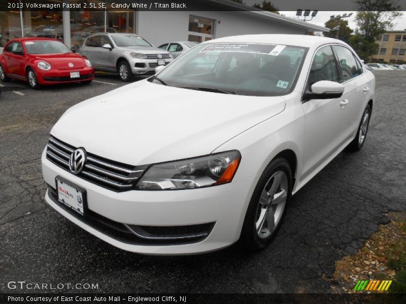 Candy White / Titan Black 2013 Volkswagen Passat 2.5L SE