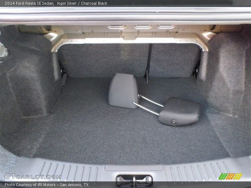 Ingot Silver / Charcoal Black 2014 Ford Fiesta SE Sedan