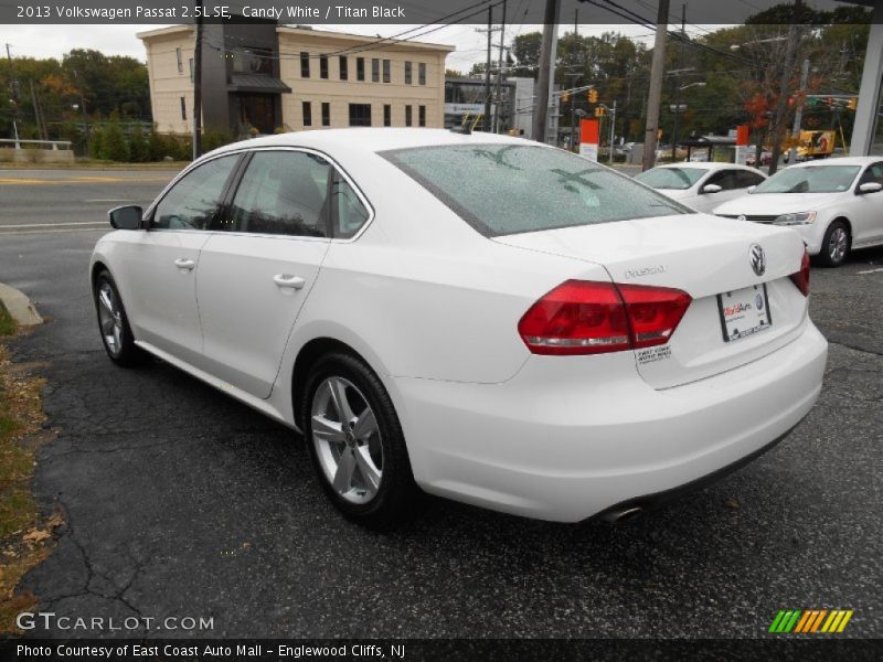 Candy White / Titan Black 2013 Volkswagen Passat 2.5L SE