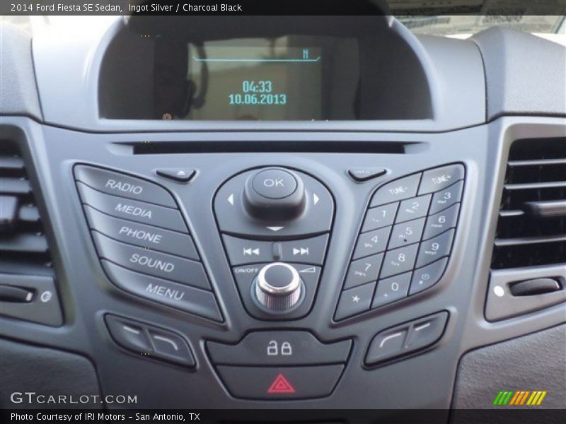 Ingot Silver / Charcoal Black 2014 Ford Fiesta SE Sedan