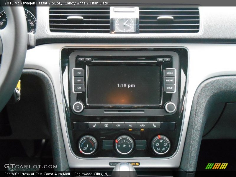 Candy White / Titan Black 2013 Volkswagen Passat 2.5L SE