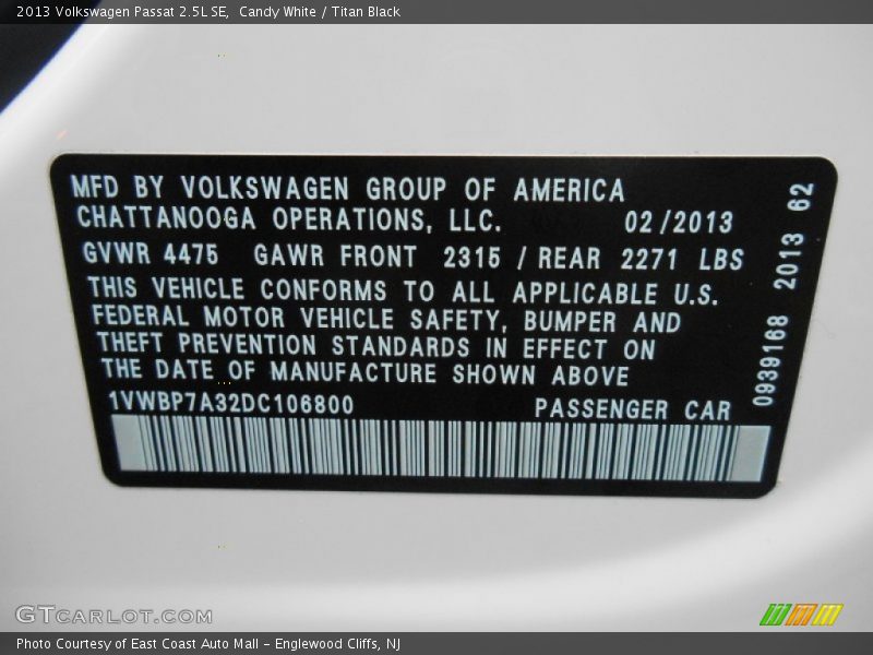 Candy White / Titan Black 2013 Volkswagen Passat 2.5L SE