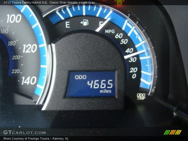 Classic Silver Metallic / Light Gray 2013 Toyota Camry Hybrid XLE
