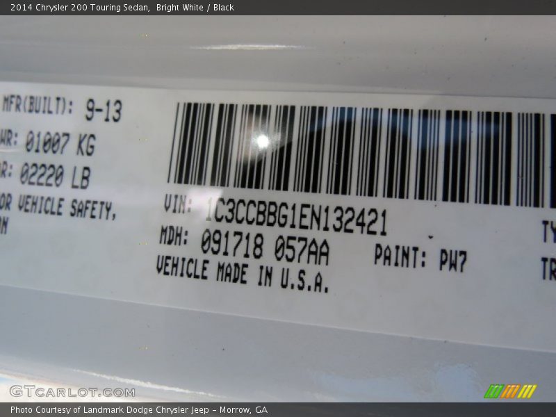 Bright White / Black 2014 Chrysler 200 Touring Sedan