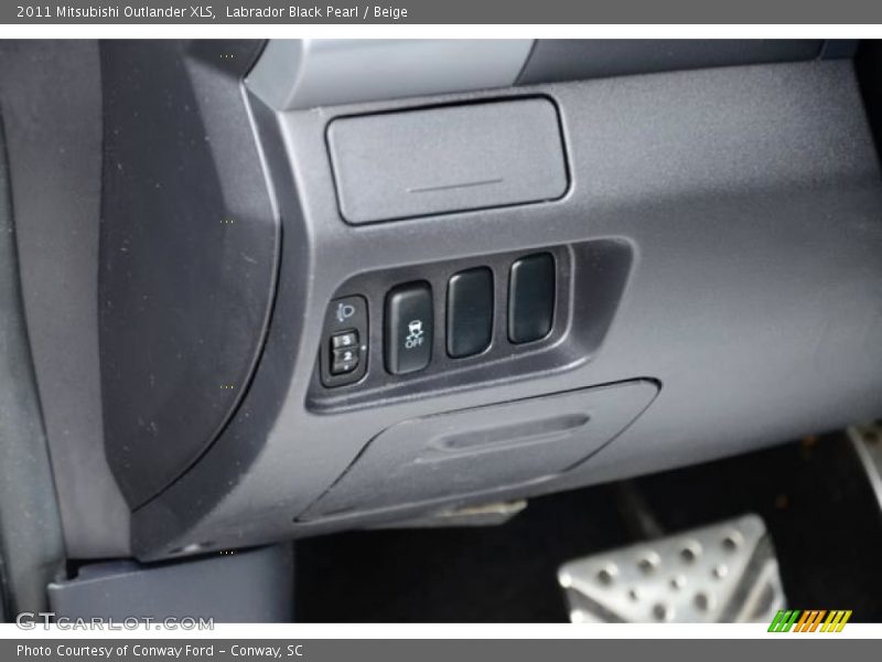 Labrador Black Pearl / Beige 2011 Mitsubishi Outlander XLS