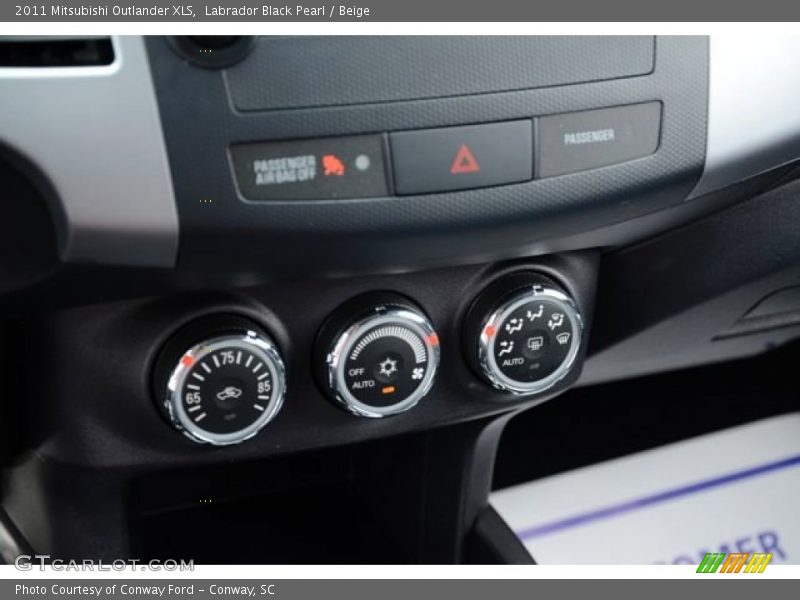 Labrador Black Pearl / Beige 2011 Mitsubishi Outlander XLS