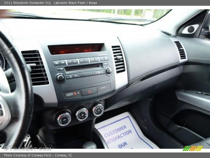 Labrador Black Pearl / Beige 2011 Mitsubishi Outlander XLS