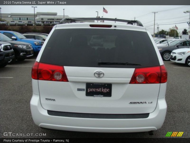 Super White / Taupe 2010 Toyota Sienna LE