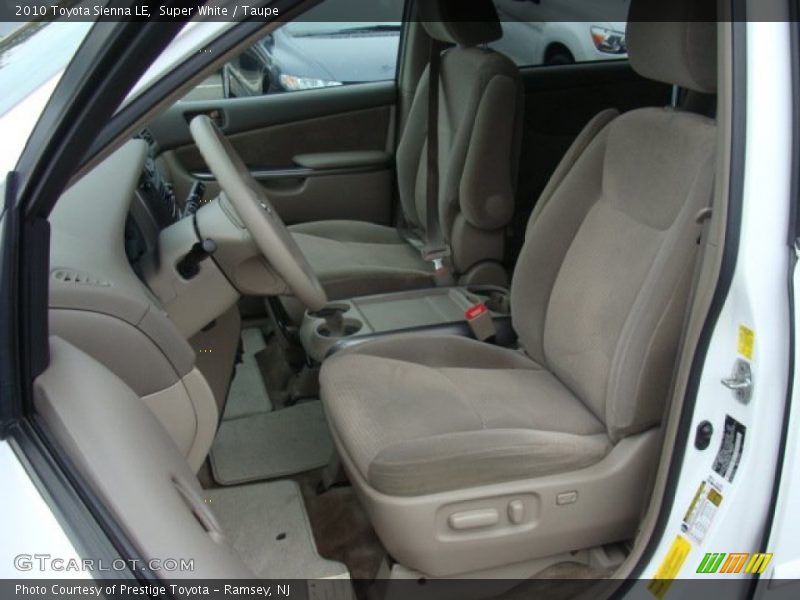 Super White / Taupe 2010 Toyota Sienna LE