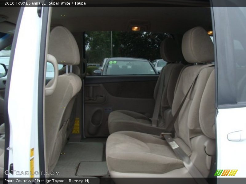 Super White / Taupe 2010 Toyota Sienna LE