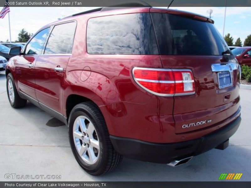 Red Jewel / Tan 2008 Saturn Outlook XR