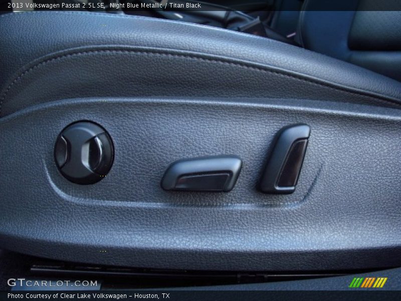 Night Blue Metallic / Titan Black 2013 Volkswagen Passat 2.5L SE