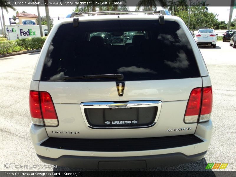 Ivory Parchment Tri-Coat / Camel 2005 Lincoln Aviator Luxury AWD