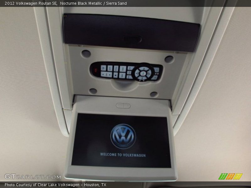 Nocturne Black Metallic / Sierra Sand 2012 Volkswagen Routan SE
