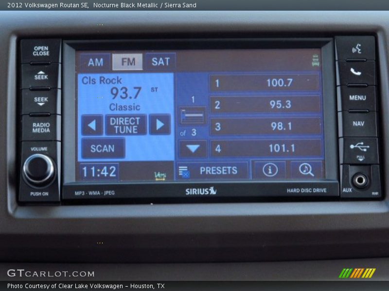 Nocturne Black Metallic / Sierra Sand 2012 Volkswagen Routan SE