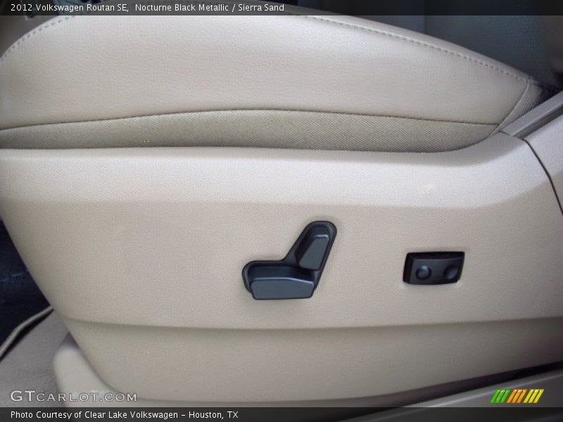 Nocturne Black Metallic / Sierra Sand 2012 Volkswagen Routan SE