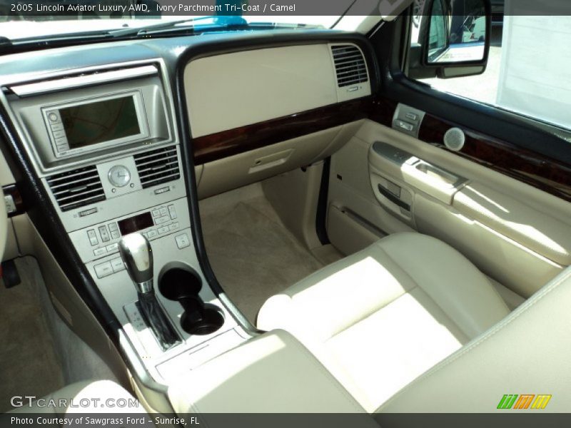 Ivory Parchment Tri-Coat / Camel 2005 Lincoln Aviator Luxury AWD