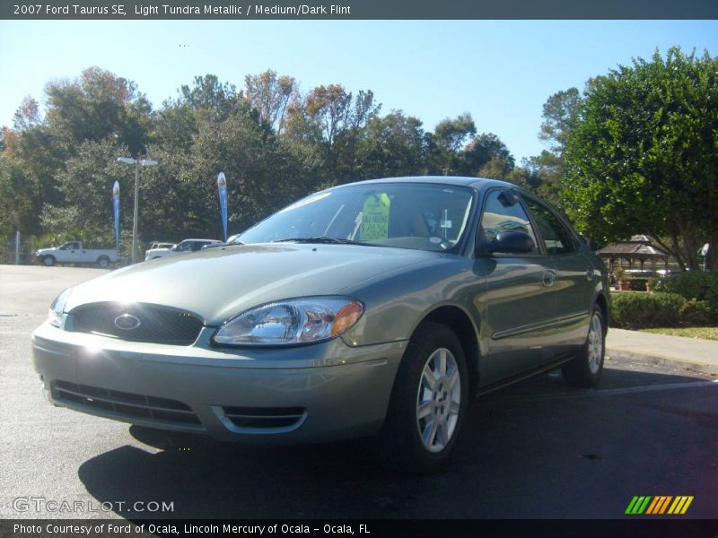 Light Tundra Metallic / Medium/Dark Flint 2007 Ford Taurus SE