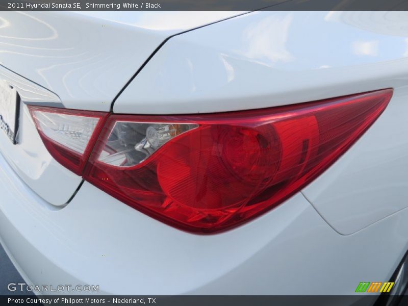 Shimmering White / Black 2011 Hyundai Sonata SE