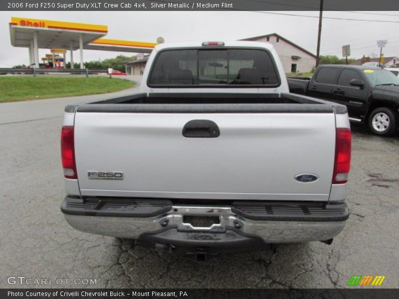 Silver Metallic / Medium Flint 2006 Ford F250 Super Duty XLT Crew Cab 4x4
