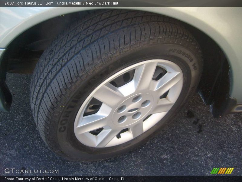 Light Tundra Metallic / Medium/Dark Flint 2007 Ford Taurus SE