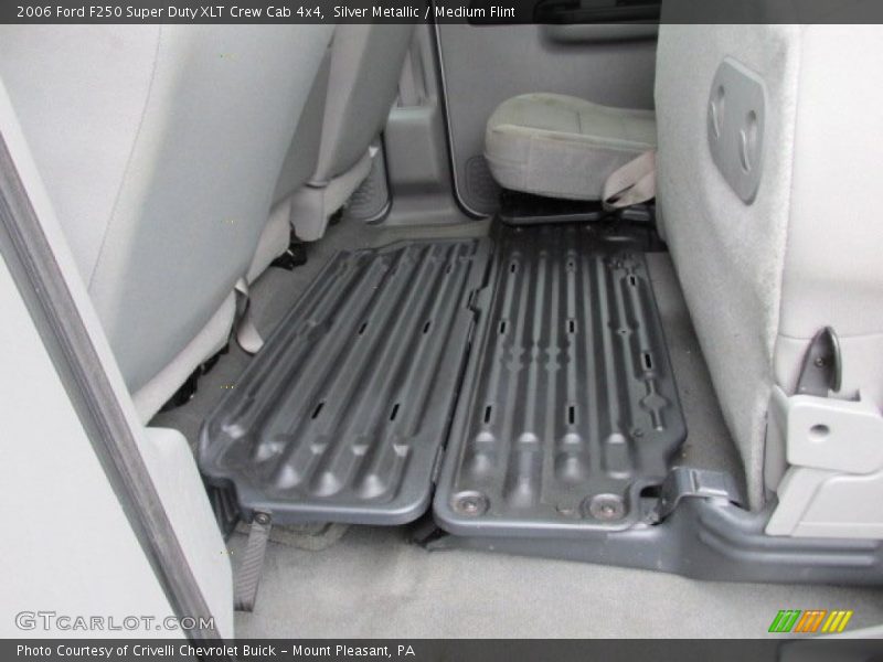 Silver Metallic / Medium Flint 2006 Ford F250 Super Duty XLT Crew Cab 4x4