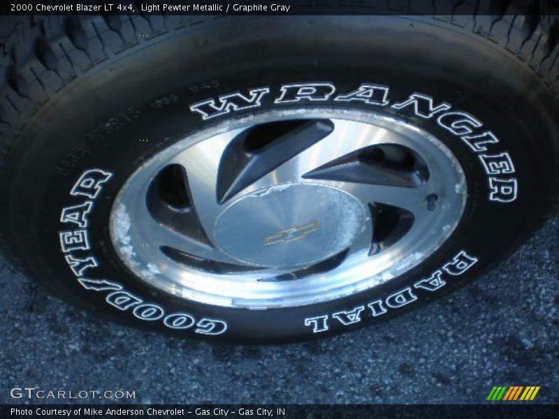 Light Pewter Metallic / Graphite Gray 2000 Chevrolet Blazer LT 4x4