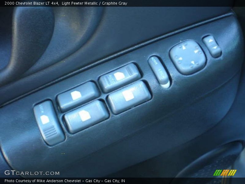 Light Pewter Metallic / Graphite Gray 2000 Chevrolet Blazer LT 4x4