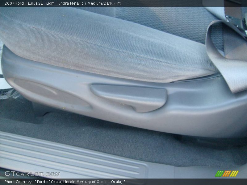 Light Tundra Metallic / Medium/Dark Flint 2007 Ford Taurus SE