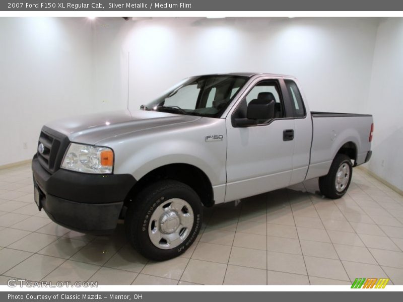 Silver Metallic / Medium Flint 2007 Ford F150 XL Regular Cab