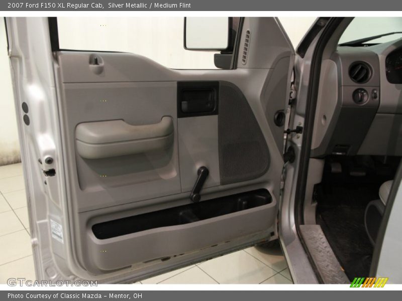 Silver Metallic / Medium Flint 2007 Ford F150 XL Regular Cab