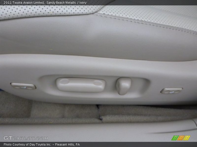 Sandy Beach Metallic / Ivory 2011 Toyota Avalon Limited