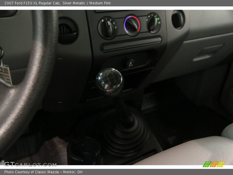 Silver Metallic / Medium Flint 2007 Ford F150 XL Regular Cab