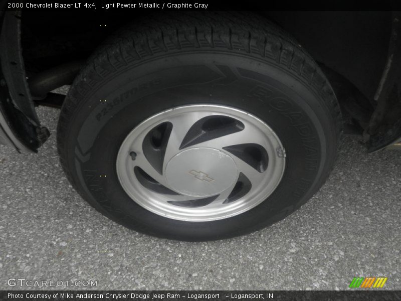 Light Pewter Metallic / Graphite Gray 2000 Chevrolet Blazer LT 4x4