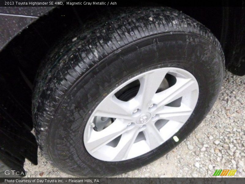 Magnetic Gray Metallic / Ash 2013 Toyota Highlander SE 4WD