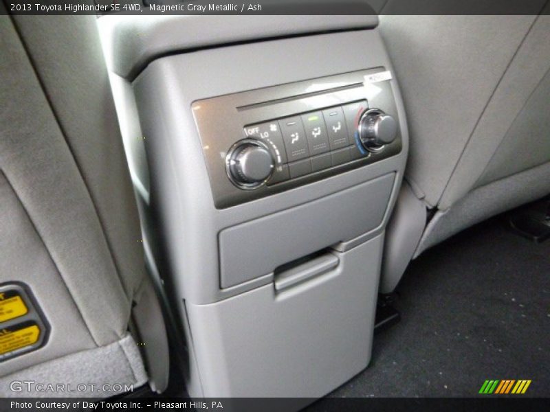 Magnetic Gray Metallic / Ash 2013 Toyota Highlander SE 4WD