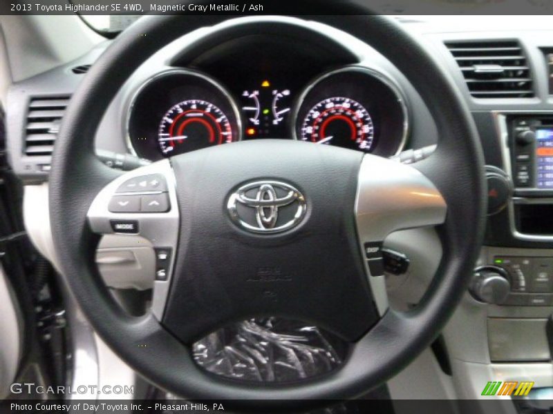 Magnetic Gray Metallic / Ash 2013 Toyota Highlander SE 4WD