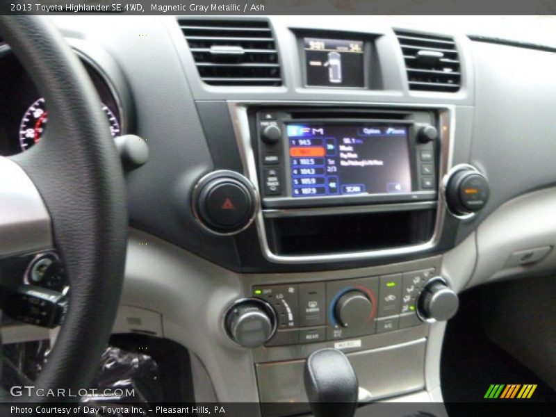 Magnetic Gray Metallic / Ash 2013 Toyota Highlander SE 4WD