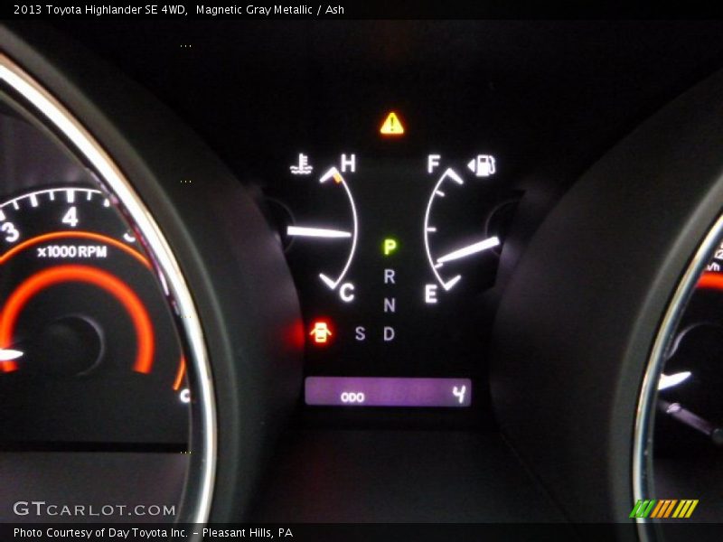 Magnetic Gray Metallic / Ash 2013 Toyota Highlander SE 4WD