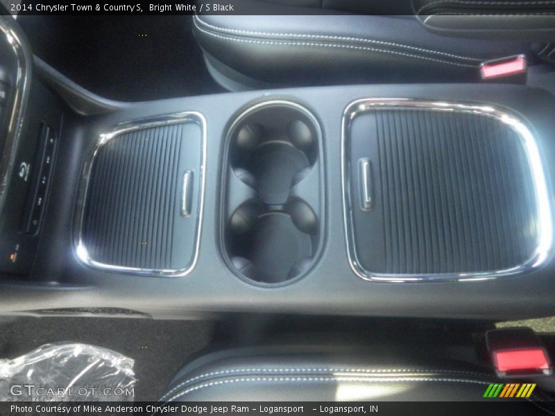 Bright White / S Black 2014 Chrysler Town & Country S
