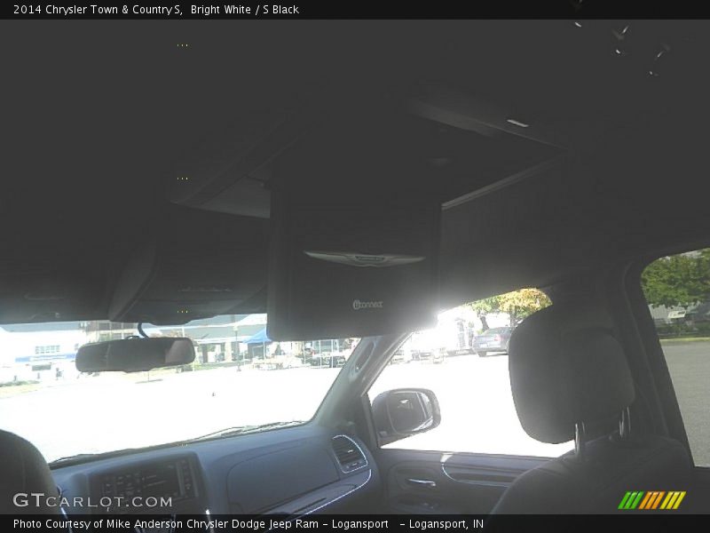 Bright White / S Black 2014 Chrysler Town & Country S