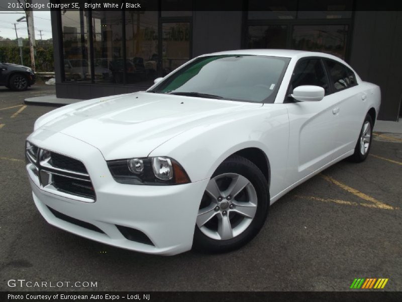 Bright White / Black 2012 Dodge Charger SE