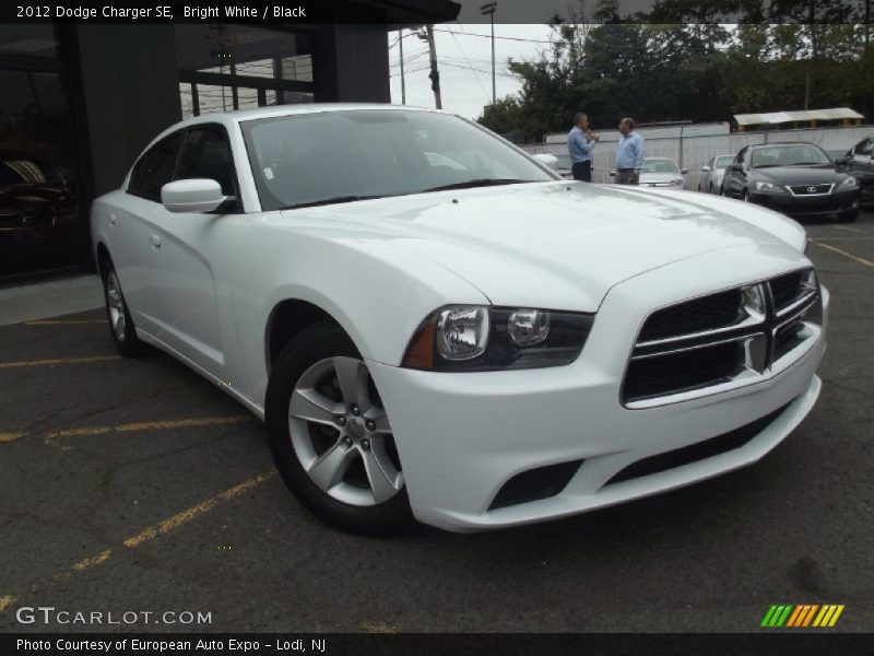 Bright White / Black 2012 Dodge Charger SE