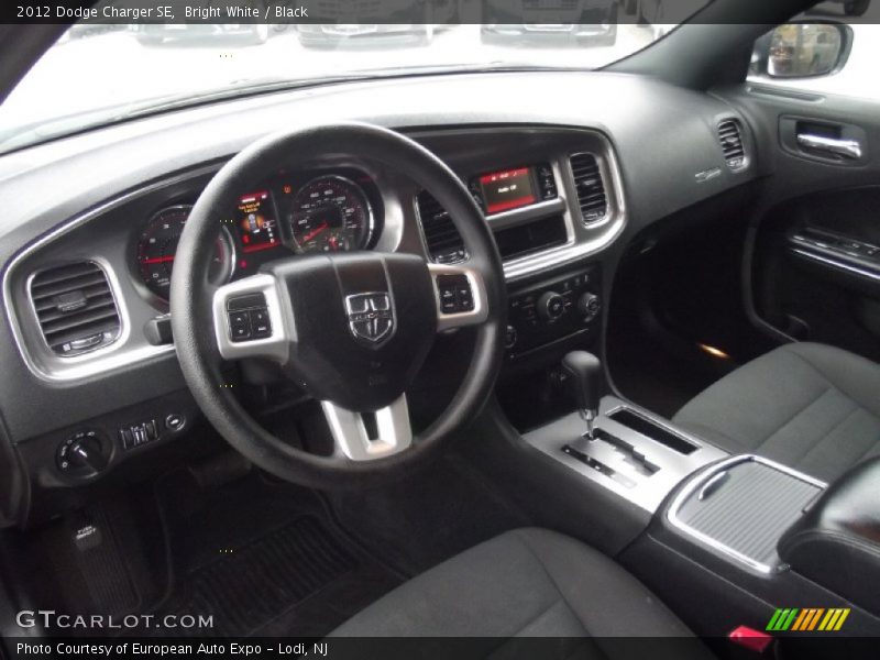 Bright White / Black 2012 Dodge Charger SE