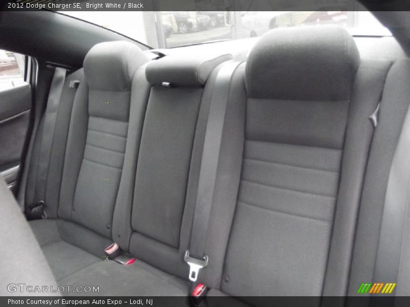 Bright White / Black 2012 Dodge Charger SE