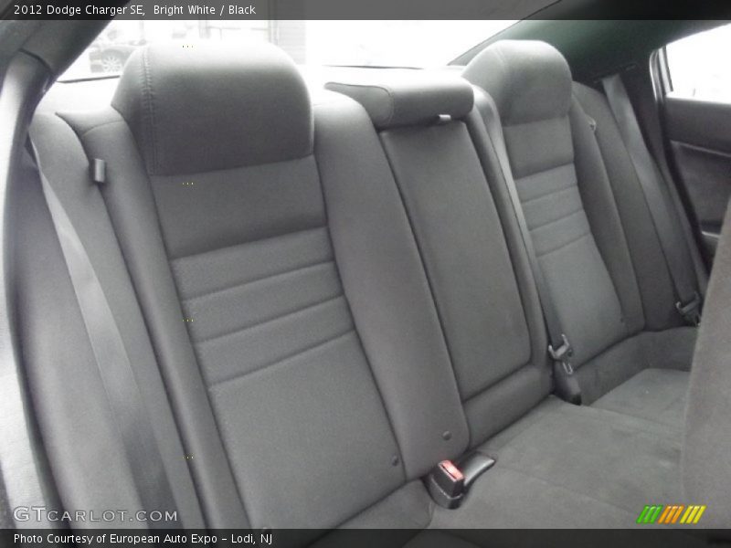 Bright White / Black 2012 Dodge Charger SE