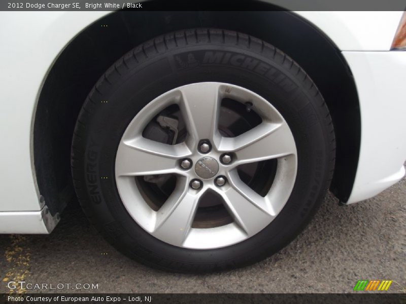 Bright White / Black 2012 Dodge Charger SE