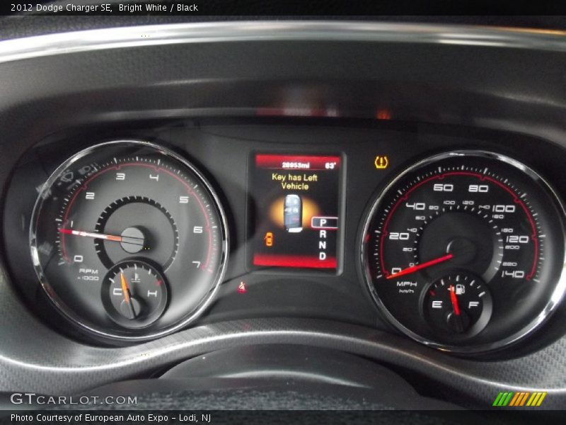 Bright White / Black 2012 Dodge Charger SE